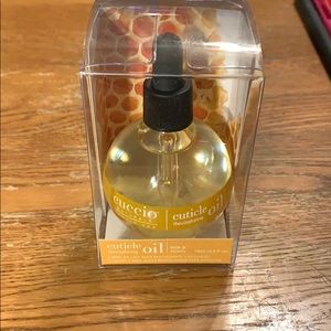 Cuccio cuticle oil